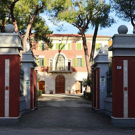 جوليانوفا Ostello E Camere Private Prima Luce Foresteria المظهر الخارجي الصورة